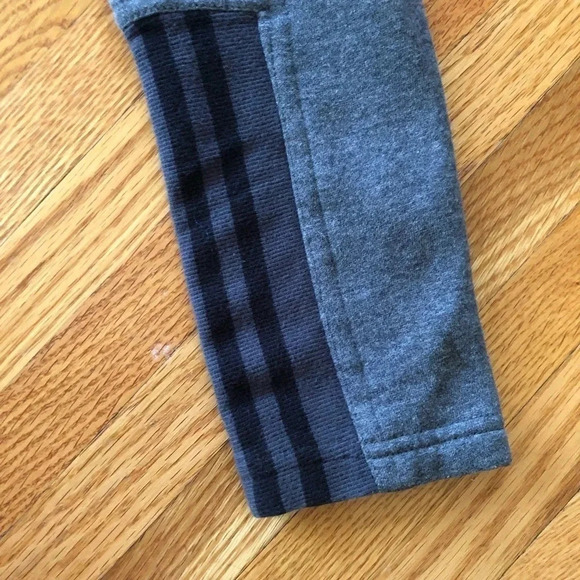 Adidas hoodie size small - Picture 3 of 4